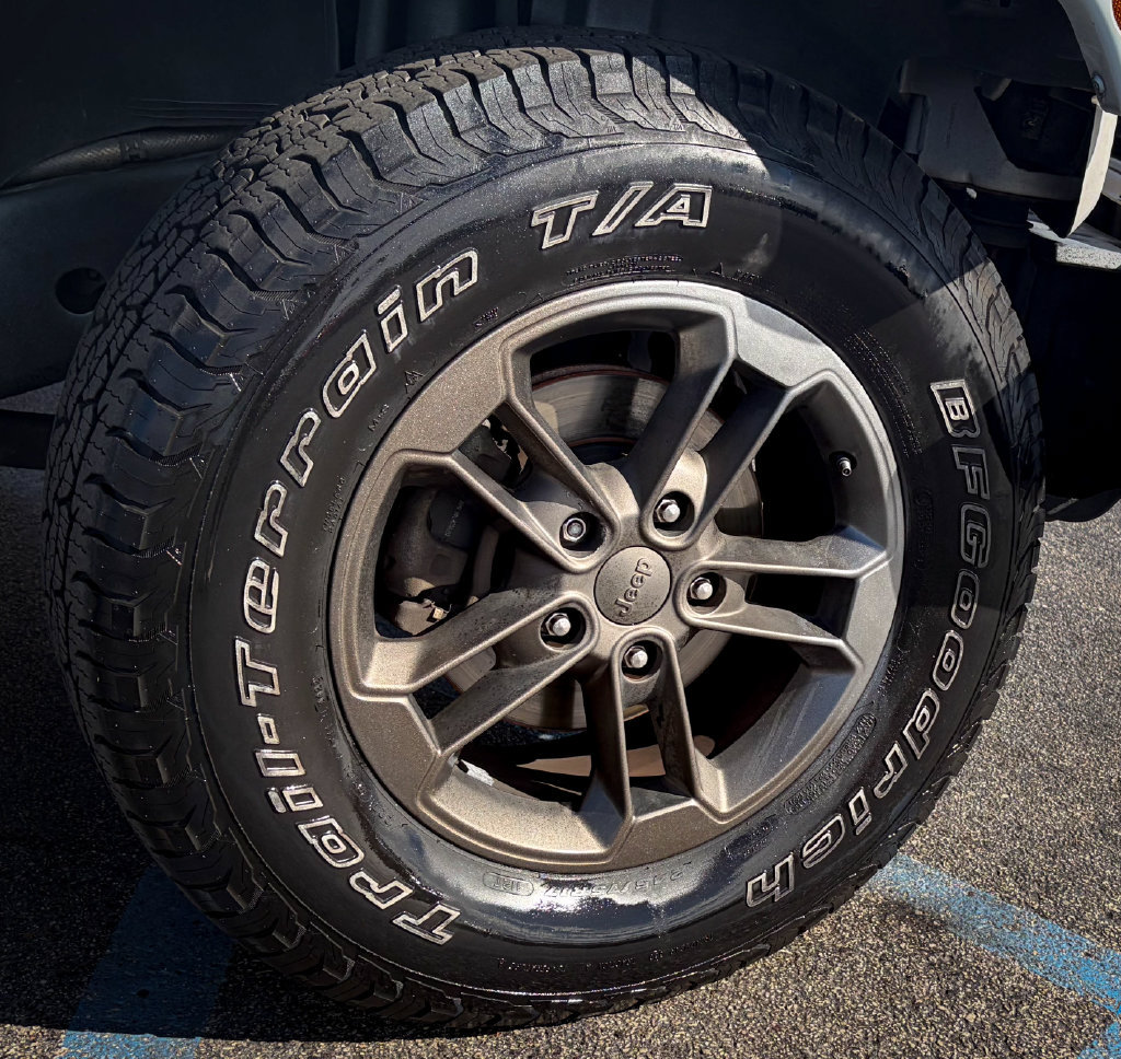 Used 2016 Jeep Wrangler Unlimited Sahara AWD/4WD image 22
