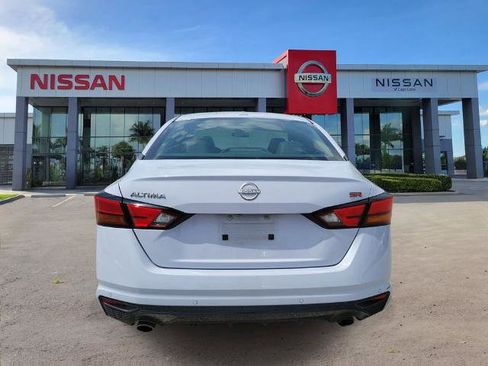 Certified 2024 Nissan Altima 2.5 SR FWD image 3