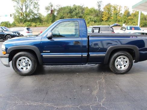 Used 2000 Chevrolet Silverado 1500 Regular Cab Short Bed w/ Exterior Appearance Pkg image 3