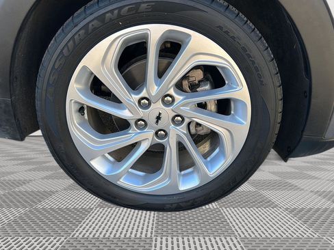 Used 2022 Chevrolet Bolt EUV LT w/ Comfort Package image 25