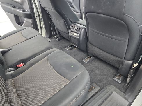 Used 2017 Nissan Pathfinder SV image 11