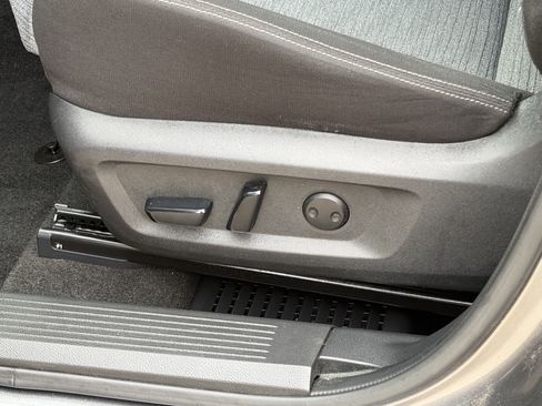 Used 2023 Nissan Rogue SV FWD image 15