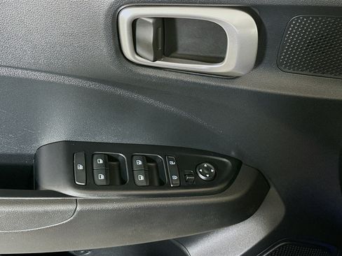 Used 2025 Hyundai Venue SEL FWD image 14