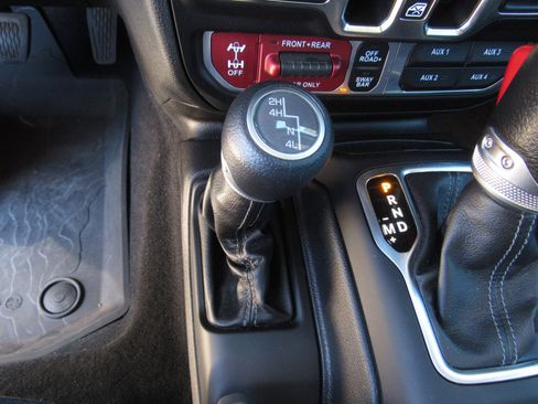 Used 2024 Jeep Wrangler Unlimited Rubicon w/ Technology Group image 21