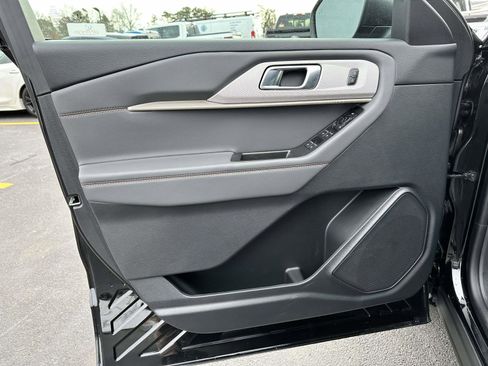 Used 2025 Ford Explorer Active image 9