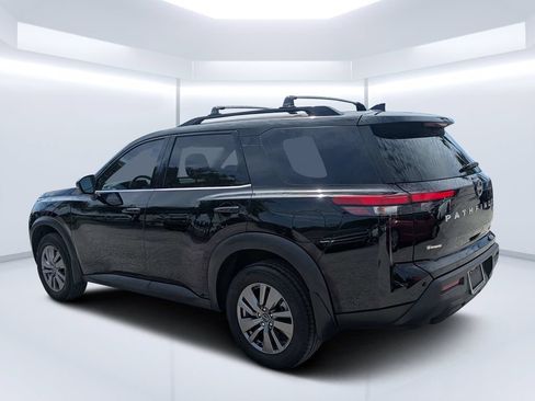 Used 2024 Nissan Pathfinder SV FWD image 5