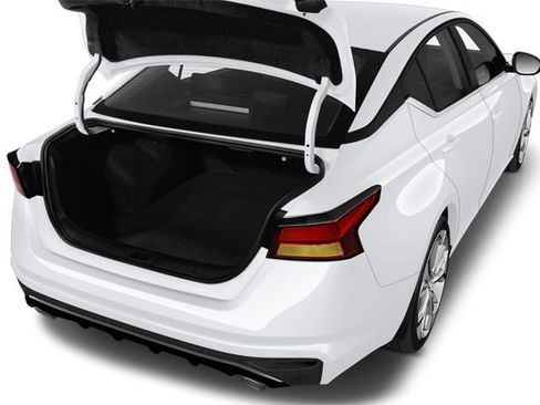 Used 2024 Nissan Altima 2.5 SR w/ SR Premium Package FWD image 7