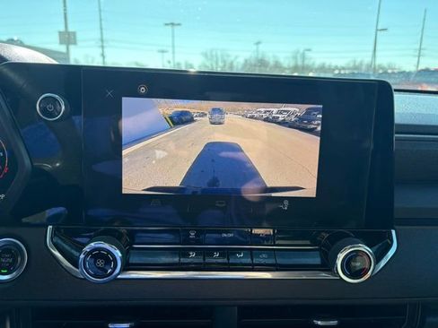 Used 2024 Chevrolet Colorado W/T image 5