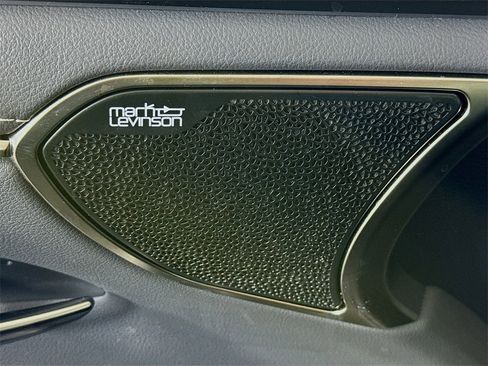 Used 2022 Lexus ES 300h w/ Luxury Package image 12