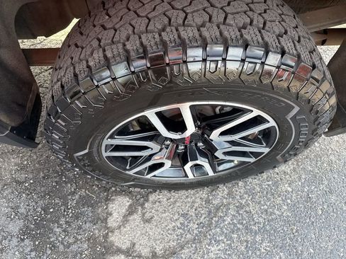 Certified 2022 GMC Sierra 1500 AT4 w/ AT4 Premium Package image 40