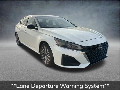 Used 2025 Nissan Altima 2.5 SV image 2