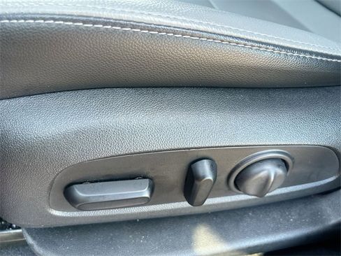 Used 2020 Chevrolet Equinox Premier image 16