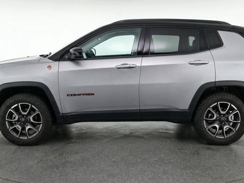 Used 2025 Jeep Compass Trailhawk AWD/4WD image 5