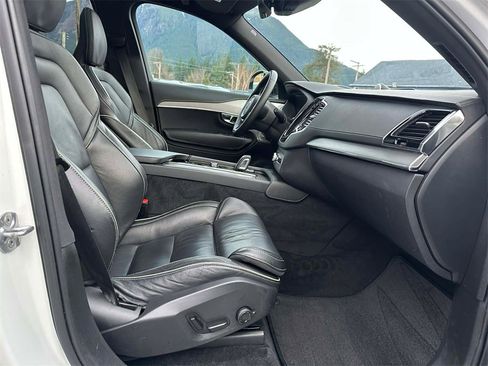 Used 2022 Volvo XC90 T8 R-Design w/ Advanced Package image 11