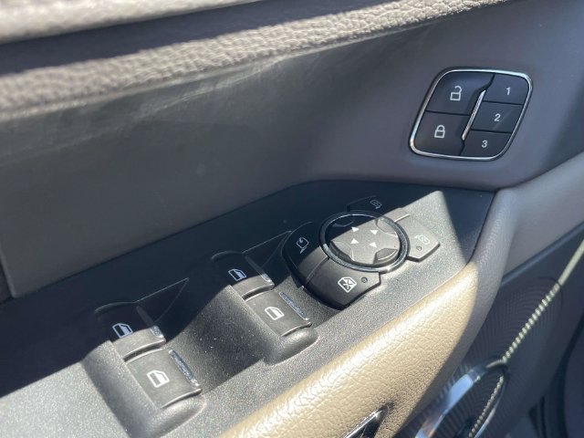 Used 2018 Ford Expedition Limited w/ Equipment Group 302A RWD image 17