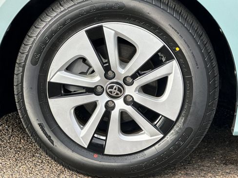 Used 2016 Toyota Prius Four image 27