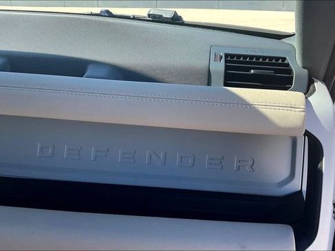 Used 2022 Land Rover Defender 90 X-Dynamic S image 17