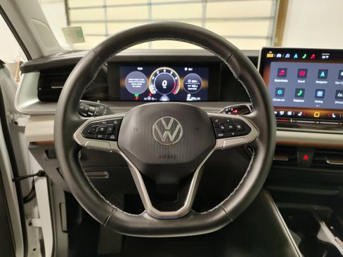 Used 2025 Volkswagen Tiguan SE image 5