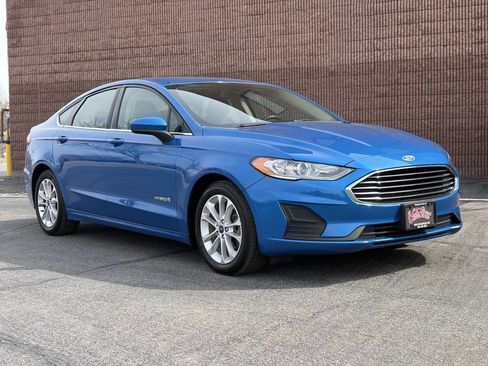 Used 2019 Ford Fusion SE FWD image 1