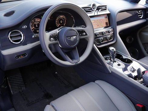 New 2025 Bentley Bentayga Extended Wheelbase image 2