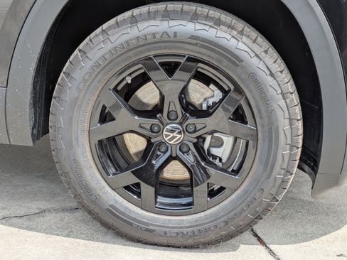 New 2026 Volkswagen Atlas Peak Edition image 11