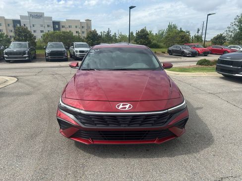 Used 2024 Hyundai Elantra SEL FWD image 2