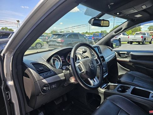 Used 2019 Dodge Grand Caravan GT FWD image 4