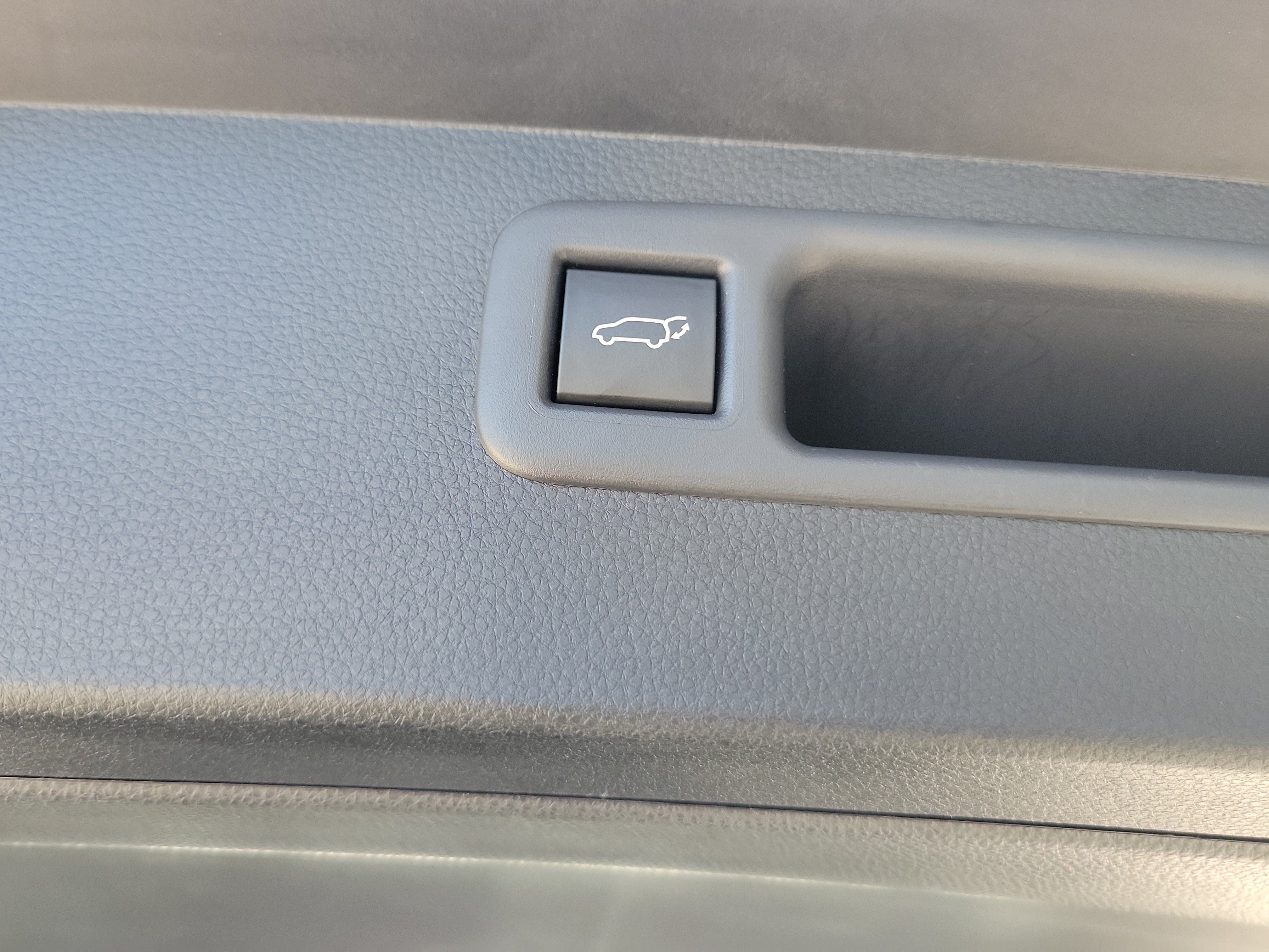 Used 2023 Toyota Highlander XLE FWD image 11