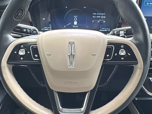 Used 2025 Lincoln Corsair Reserve FWD image 11