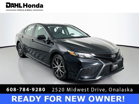Used 2024 Toyota Camry SE image 1