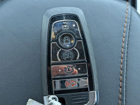 Used 2025 Lincoln Navigator L Black Label image 34