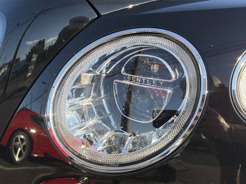 Used 2017 Bentley Bentayga AWD/4WD image 17