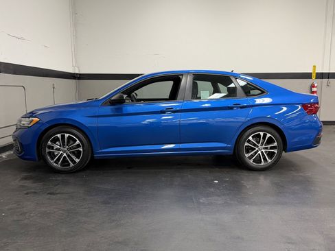 Used 2022 Volkswagen Jetta Sport image 9