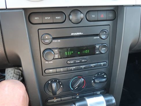 Used 2006 Ford Mustang Premium image 17