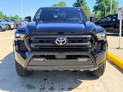 Used 2025 Toyota Tacoma SR5 AWD/4WD image 2