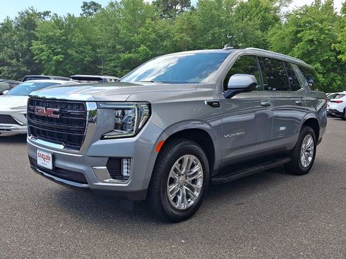 Used 2023 GMC Yukon SLE w/ Gmc Pro Safety Plus Package AWD/4WD image 3