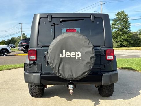 Used 2017 Jeep Wrangler Sport AWD/4WD image 3