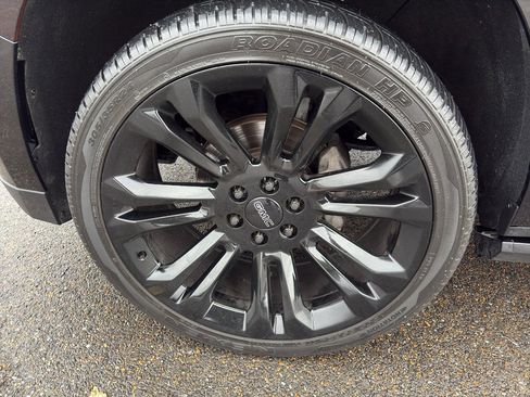 Used 2021 GMC Yukon Denali w/ Denali Premium Package image 10