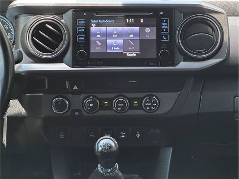 Used 2019 Toyota Tacoma TRD Off-Road w/ Technology Package AWD/4WD image 23