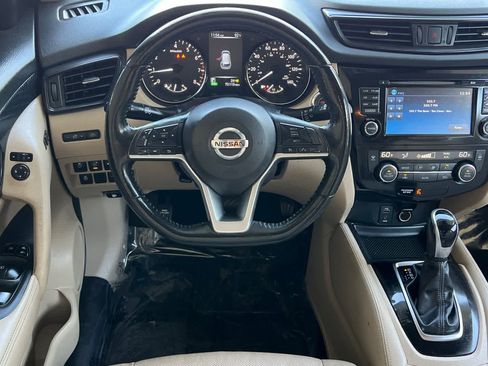 Used 2017 Nissan Rogue SL FWD image 16