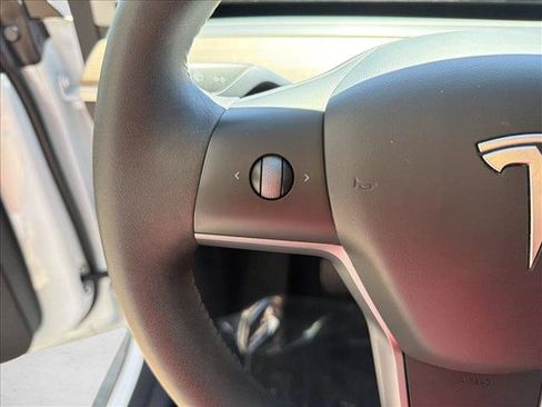 Used 2023 Tesla Model Y Long Range AWD/4WD image 14