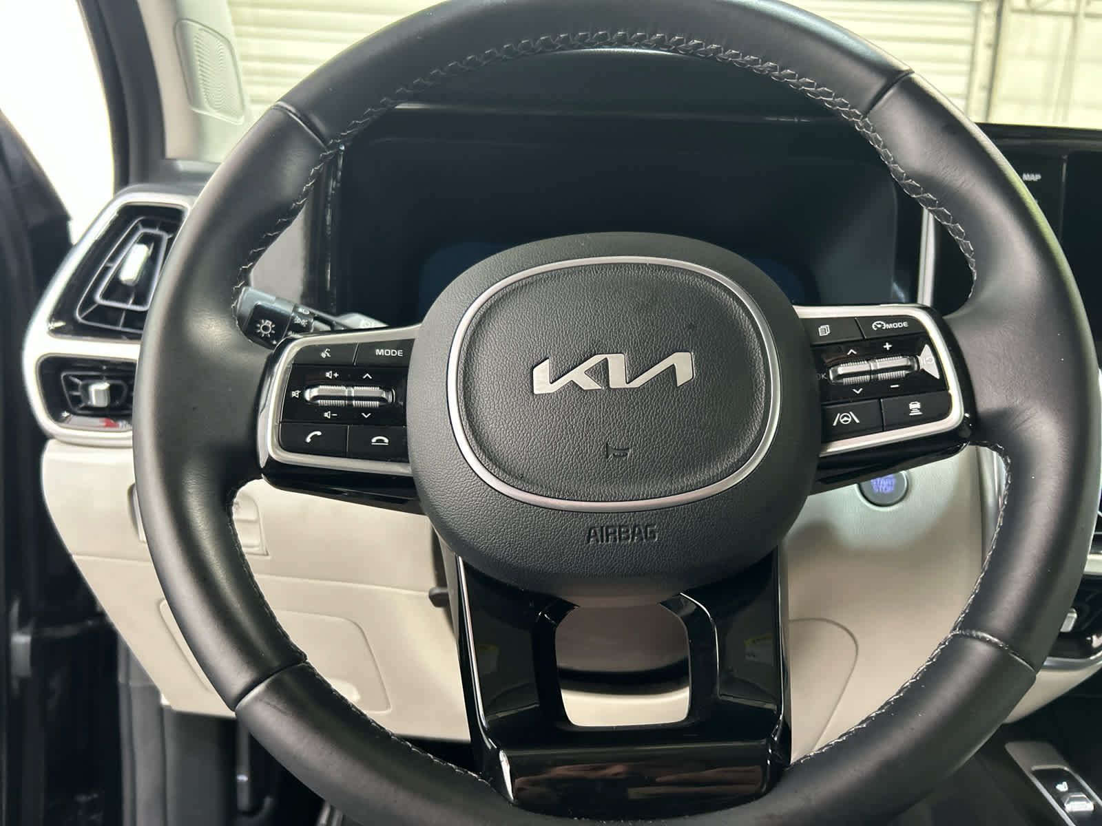 Used 2023 Kia Sorento SX AWD/4WD image 8