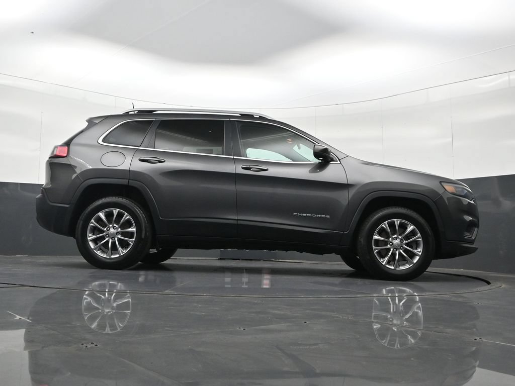 Used 2019 Jeep Cherokee Latitude Plus AWD/4WD image 29
