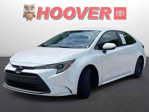 Used 2025 Toyota Corolla LE FWD image 8