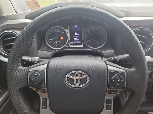 Used 2020 Toyota Tacoma SR5 RWD image 27