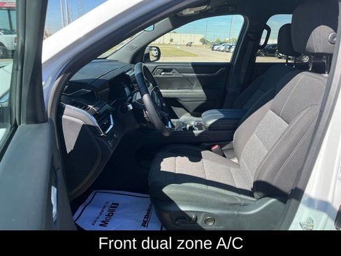 Used 2025 GMC Acadia Elevation image 14