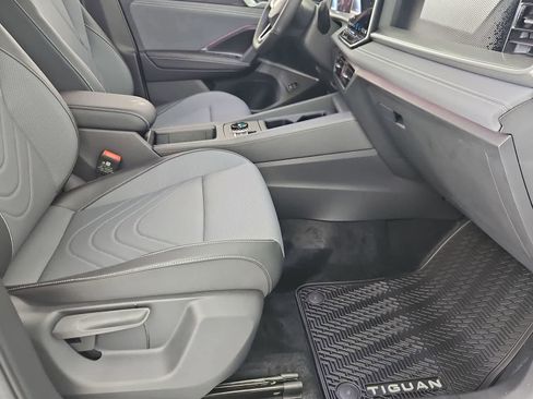 New 2026 Volkswagen Tiguan SE R-Line AWD/4WD image 22