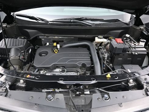 Used 2025 Chevrolet Equinox LT w/ Safety and Technology Package image 12