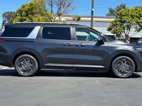 New 2026 Kia Carnival EX FWD image 3