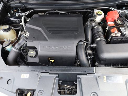 Used 2019 Lincoln MKT AWD image 12